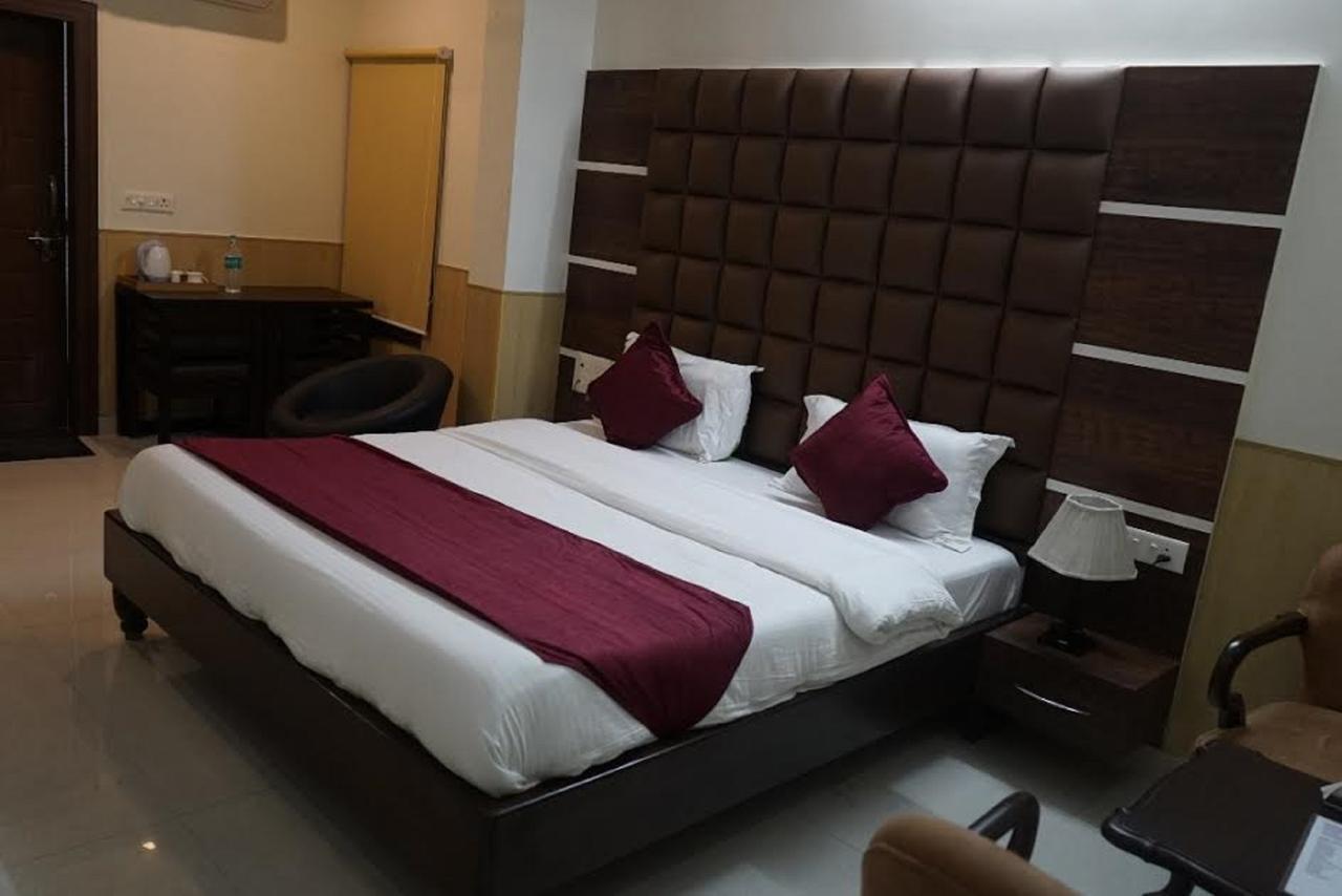 Hotel Razia Inn Hisār Exterior foto
